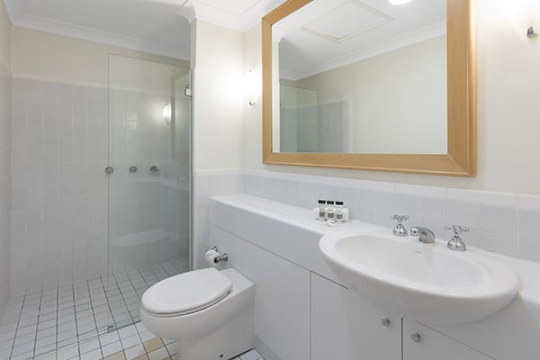 Oaks Cypress Lakes Resort 3 Bedroom Premier Villa Bathroom 